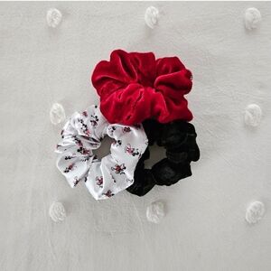 Disney Mickey Mouse Scrunchie Set